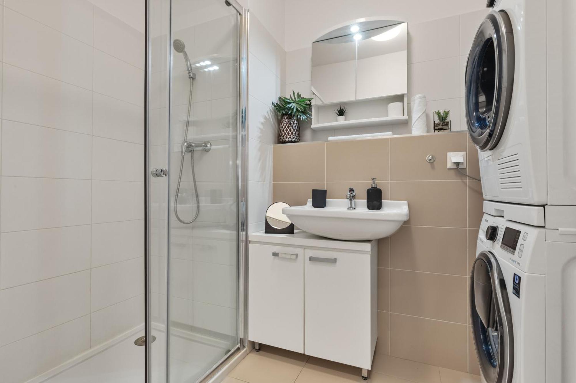 Lam Safari - Balcony - Ac - Free Parking Apartment Bratislava Exterior photo